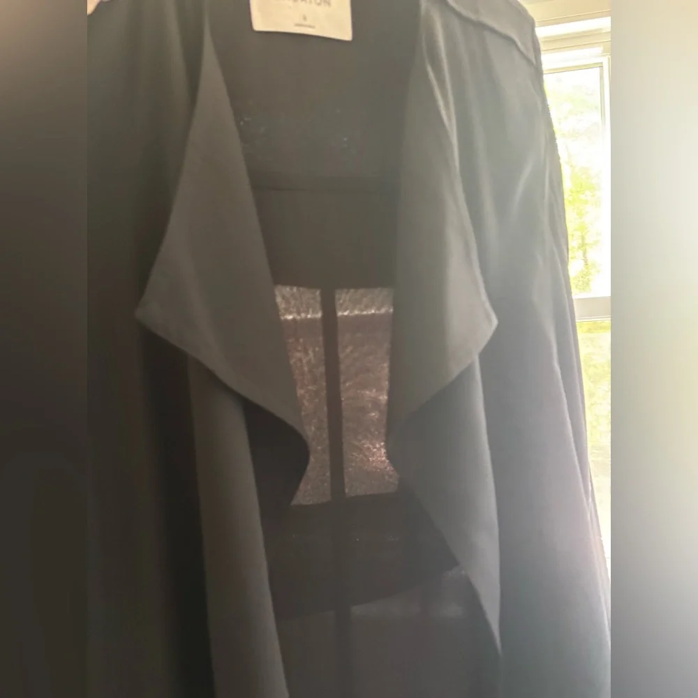 Aritzia Babaton Quincy flowy duster tie waist sheer jacket - Picture 8 of 14